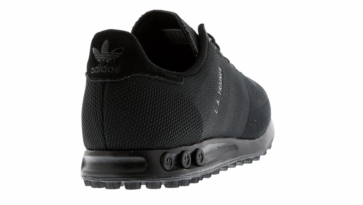 la trainer all black